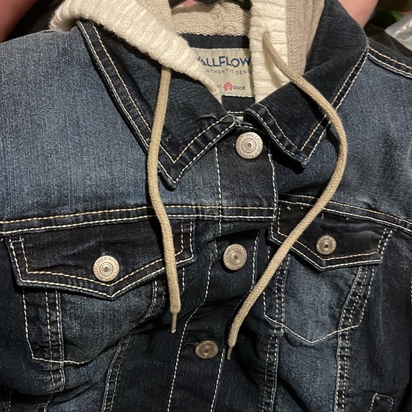 NWOT Women’s Hooded Jean Jacket - Picture 3 of 4